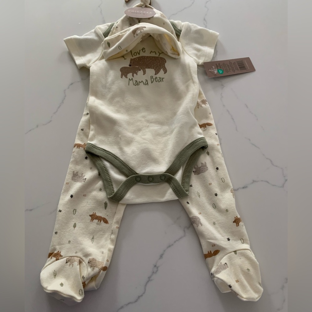 Baby 3- piece soft 6-9 month baby set. NWT